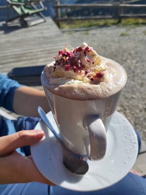 Kakao mit Schlagoberst at Franz-Fischer-Hütte in Zederhaus