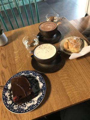 Cinnamon roll, chocolate cake, chai tea and hot chocolate @ Au Contraire, Freiburg at au contraire in Freiburg