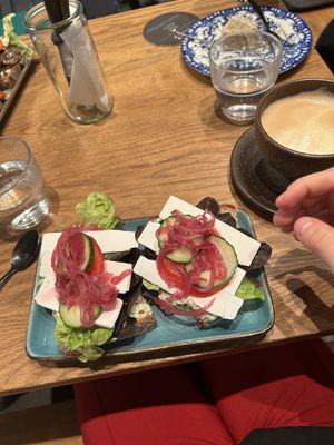 Brot/griechisch at au contraire in Freiburg