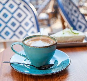 Oat milk cappuccino and vegan cheese cake at au contraire in Freiburg