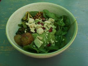 Leckere Bowl at OM NOM NOM CAFÉ in Munich