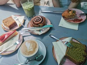 Karottenkuchen, Zimtschnecke, Cheese Roll, Strawberry Cheesecake, Pistazienkuchen at OM NOM NOM CAFÉ in Munich