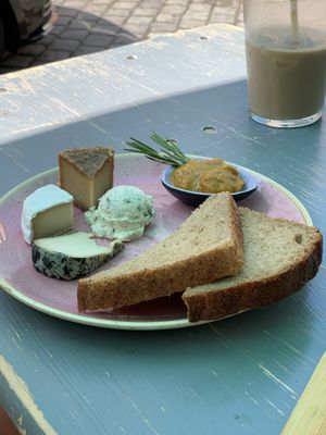 Cheese platter  at OM NOM NOM CAFÉ in Munich