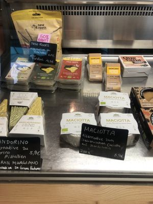 Cheeses etc   at OM NOM NOM CAFÉ in Munich