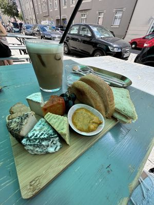 Mega!!   at OM NOM NOM CAFÉ in Munich