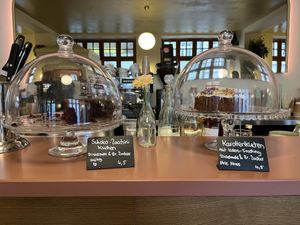  (new location 2025) #Veganuary at OM NOM NOM CAFÉ in Munich