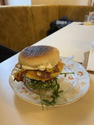 Brekkie Sandwich #Veganuary at OM NOM NOM CAFÉ in Munich