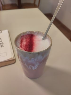 Chai latte #Veganuary at OM NOM NOM CAFÉ in Munich