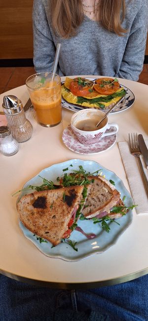  at OM NOM NOM CAFÉ in Munich