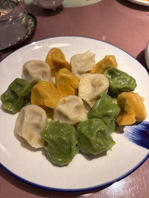Tips: prendere i ravioli arancioni sul menù perché ve li danno mix e sono buonissimi   at Tianchu Miaoxiang - Chaowai in Beijing