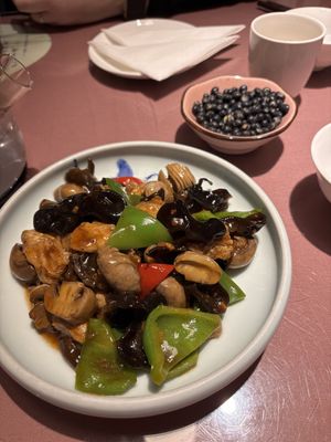 quei fagiolini neri che vi portano si mangiano!  at Tianchu Miaoxiang - Chaowai in Beijing