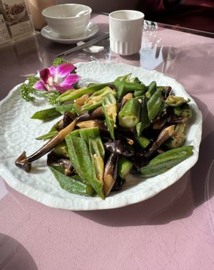 Okra and mushrooms   at Tianchu Miaoxiang - Chaowai in Beijing