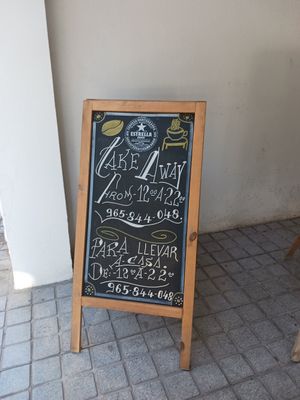 Open for take-away food midday to 10pm at Siam Beach in Altea