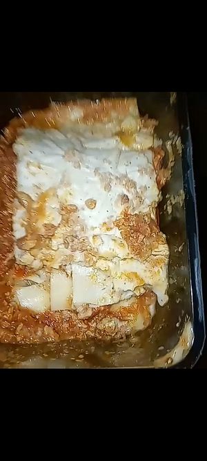 Es una foto de un vídeo que le hice a la lasaña explicando lo buena que estaba. Como Happy Cow no deja subir videos hice un pantallazo al vídeo. Ya me había comido la mitad de  at VeganFood.Club in Valencia