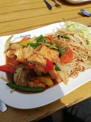 Tofu mit Gemüse und Nudeln  at Asiahung in Soltau