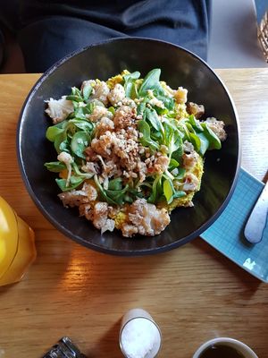 Gerösteter Blumenkohl mit Hummus at Deichkind in Sankt Peter-ording