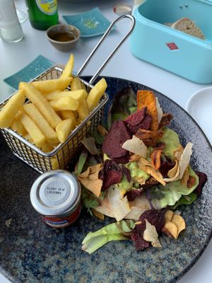 Beyond Burger on Pita Bread with French Fries. Sweet Potatoe Fries also offered at Deichkind in Sankt Peter-ording