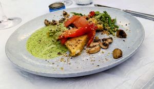 Gepofte paprika – gevulde polenta – snijbonen – geroosterde hazelnoot – peterseliesaus at Villa Tulsi in Kessel