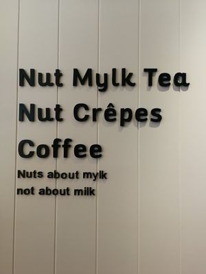Written on the interior wall at NUTTEA 堅果奶茶 in Kaohsiung