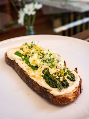 Tostada de Esparragos braseados + brotes + huevo duro at Üla Café in Barcelona