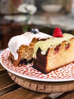 Hay gran seleccion de tartas veganas at Üla Café in Barcelona