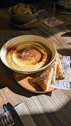 Hummus #Veganuary at Üla Café in Barcelona