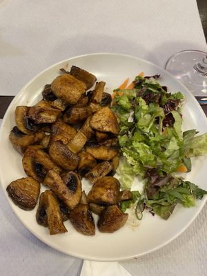 Mushrooms with Japanese sauce  at Veggie Garden in Sitges