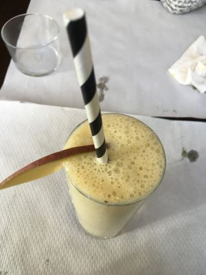 Batido de mango y pistacho🤤  at Veggie Garden in Sitges