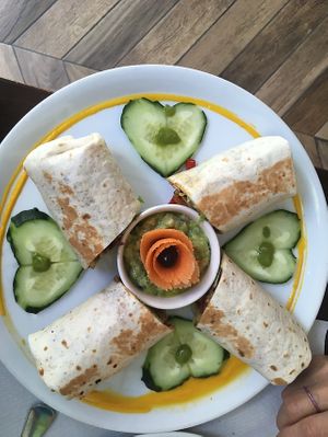 Maxi wrap con guacamole y queso vegano  at Veggie Garden in Sitges
