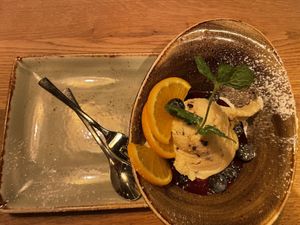 „Keksteig“ mit Beeren at Hans im Glück in St Gallen