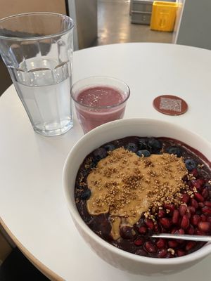 Açai Bowl  at Roots - Maschinenstraße in Zurich