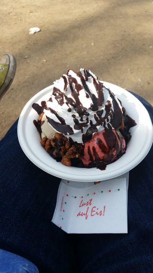 Normal sundae to go (three flavours ice cream, whipped cream, two toppings, sauce) at Eisbrennerei in Leipzig