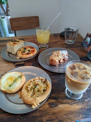 A delicious feast! at Universal Bakes and Cafe in Tokyo