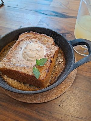 Vegan French Toast at Universal Bakes and Cafe in Tokyo