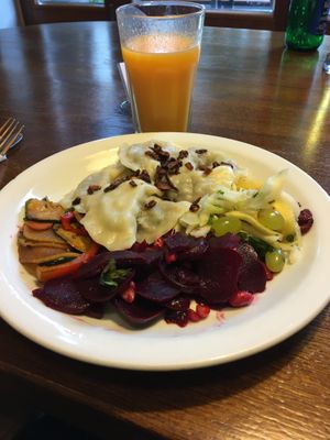 Vegan pierogi and fresh squeezed orange juice (some sips missing already) for about 6.20 €) at Glonojad in Krakow