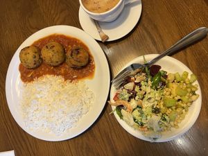 MALAI KOFTA
Tofu, potatoes, and green peas kofta; buckwheat/rice, with a few salads of your choice 🙂  at Glonojad in Krakow