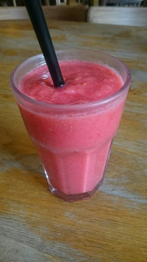 raspberry smoothie at Glonojad in Krakow