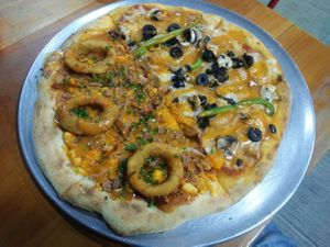 Pizza - 1/2 Gran buffalo e 1/2 La gringa at Vegan Mobile in Santiago