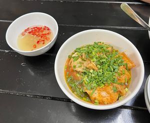 Tofu with Tomato Sauce and fresh pressed Lime-Chili-Sauce - for free  at Katze Vegan & Vegetarian  in Hanoi