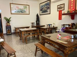 Seating at Hé Tài YǎngShēng LiàoLǐ 荷泰養生料理 in Taichung