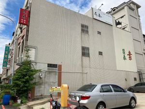 From Guanghua Rd at Hé Tài YǎngShēng LiàoLǐ 荷泰養生料理 in Taichung