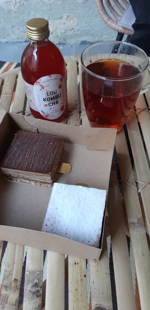 Praliné russe et opéra at Cassonade Cannelés & Spécialités in Bordeaux