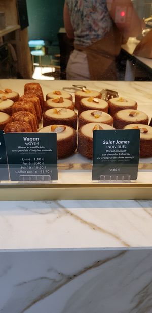 Vegan cannelé at Cassonade Cannelés & Spécialités in Bordeaux