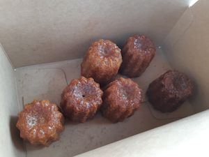Vegan cannelés at Cassonade Cannelés & Spécialités in Bordeaux