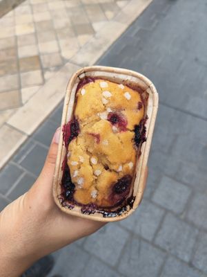 Mini cake at Cassonade Cannelés & Spécialités in Bordeaux