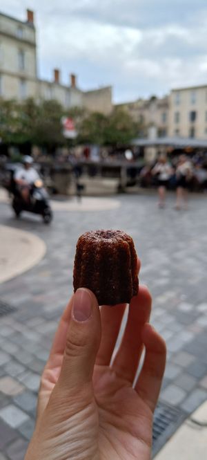 Vegan canalé for 1'80€ at Cassonade Cannelés & Spécialités in Bordeaux