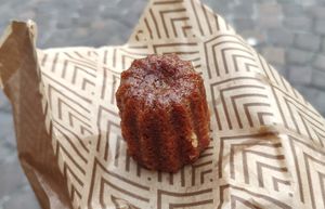 Canele (1,30€, bulk discounts available) at Cassonade Cannelés & Spécialités in Bordeaux