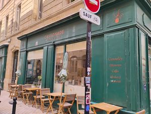 Outside seating at Cassonade Cannelés & Spécialités in Bordeaux