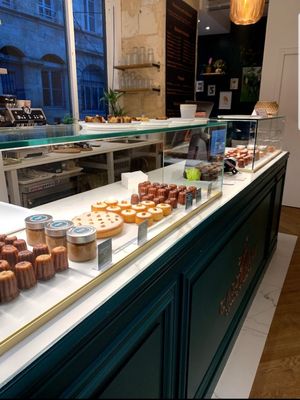 Window display at Cassonade Cannelés & Spécialités in Bordeaux