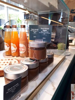 Vegan chocolate spread with fluted flavor and rum at Cassonade Cannelés & Spécialités in Bordeaux